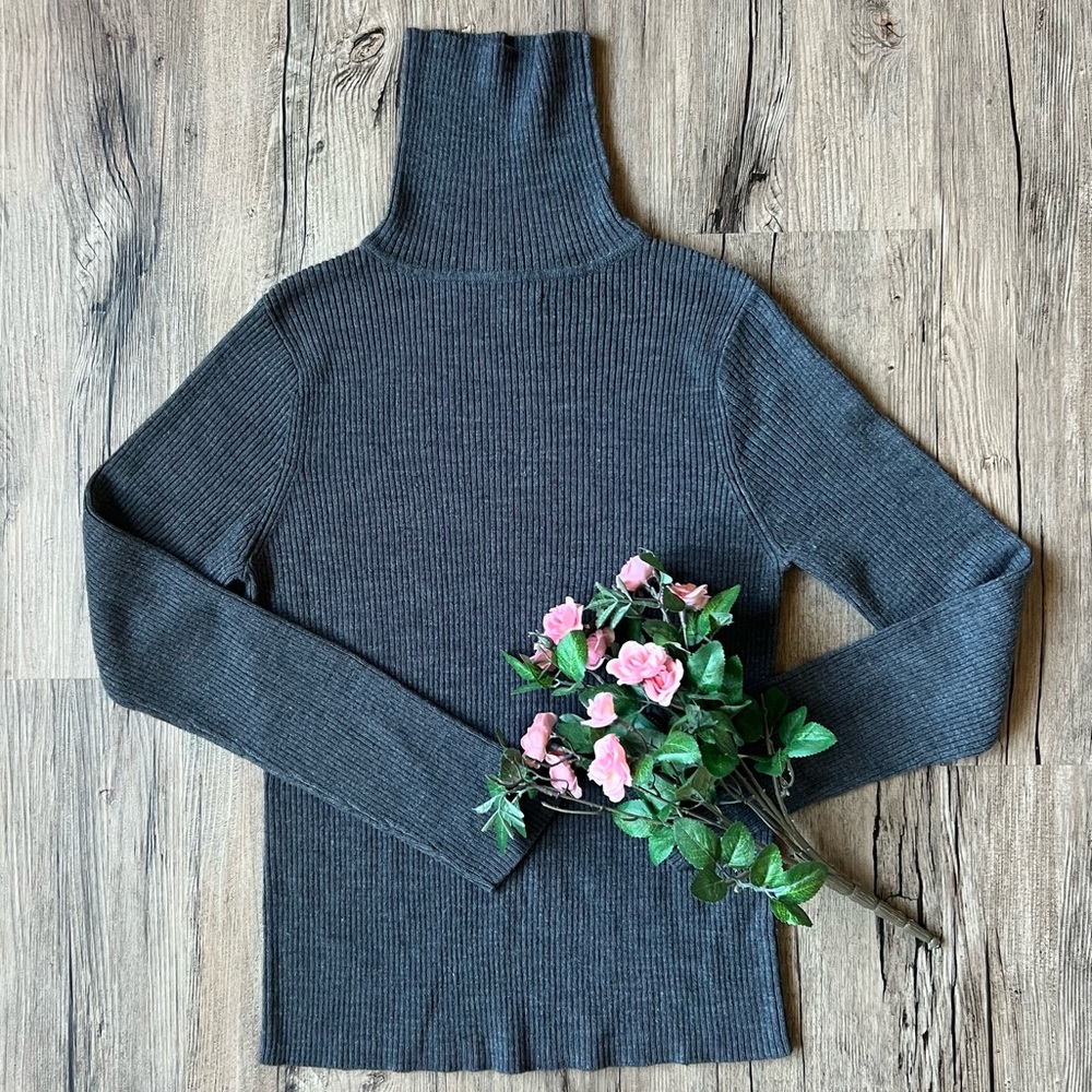 Link | Turtleneck Ribbed Sweater